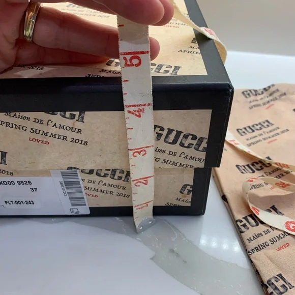 Gucci empty shoe box with 2 dust bags - Picture 15 of 16